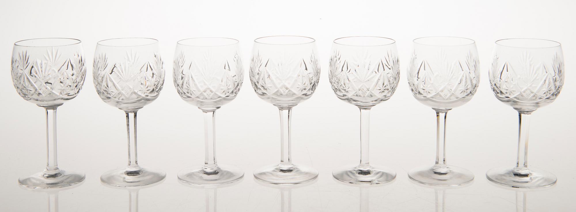 GLASSERVISDELAR, 37 st, "Yrjö", 17 st, och "Aino" 20 st, Riihimäen Lasi.
