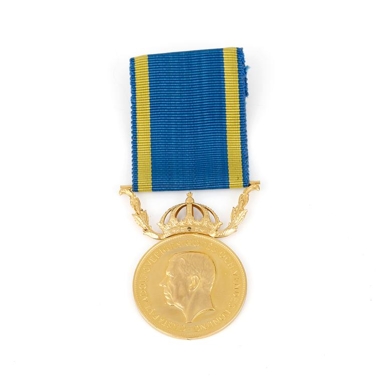 MEDALJ, 23K guld, vikt ca 16g. "För nit och redlighet i rikets tjänst", 1953.