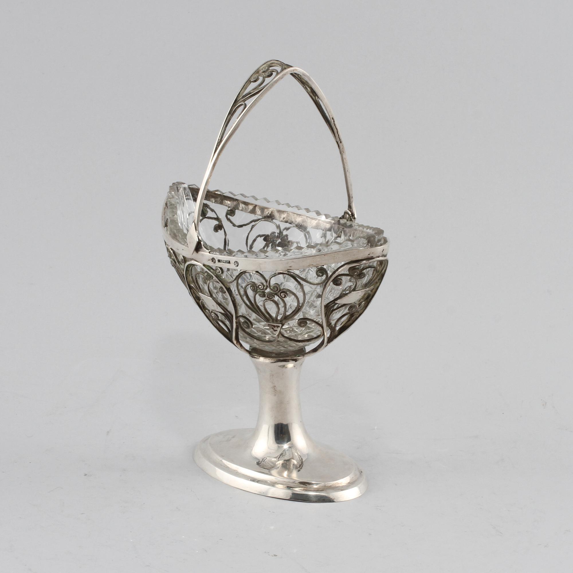 SKÅL, glas och silver, empire, troligen Tyskland, 1800-talets första hälft. Vikt 222 g exkl glas.