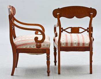 KARMSTOLAR, ett par, senempire, 1800-talets första hälft/mitt.