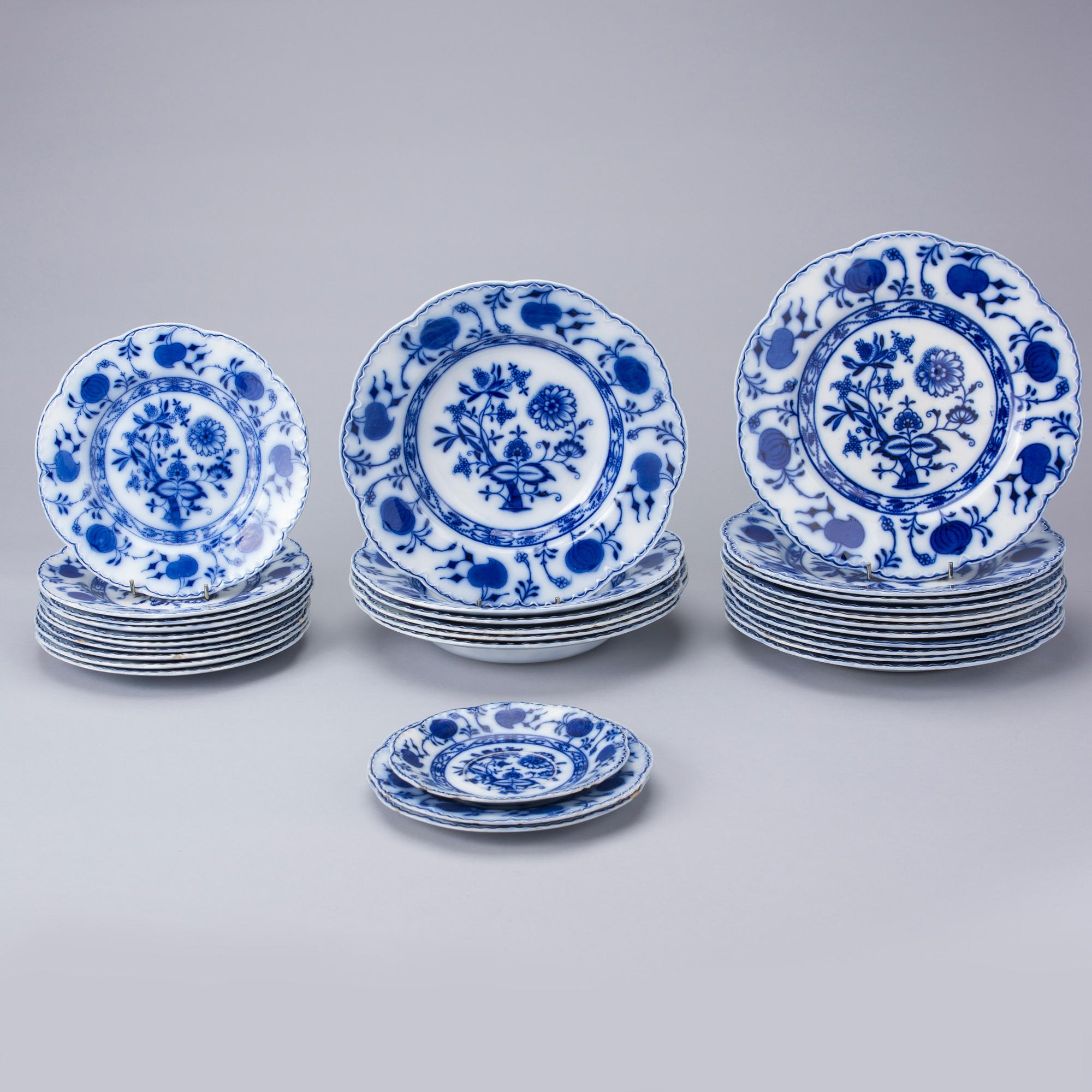 MATSERVISDELAR, 45 delar, flintgods, Flow blue, "Holland" och "Normandy" Johnson Bros, England. 1900-talets början.