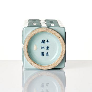 A celadon glazed cong vase with 'Eight Trigrams' decoration, Qing dynasty, Guangxu mark and period (1875-1908).