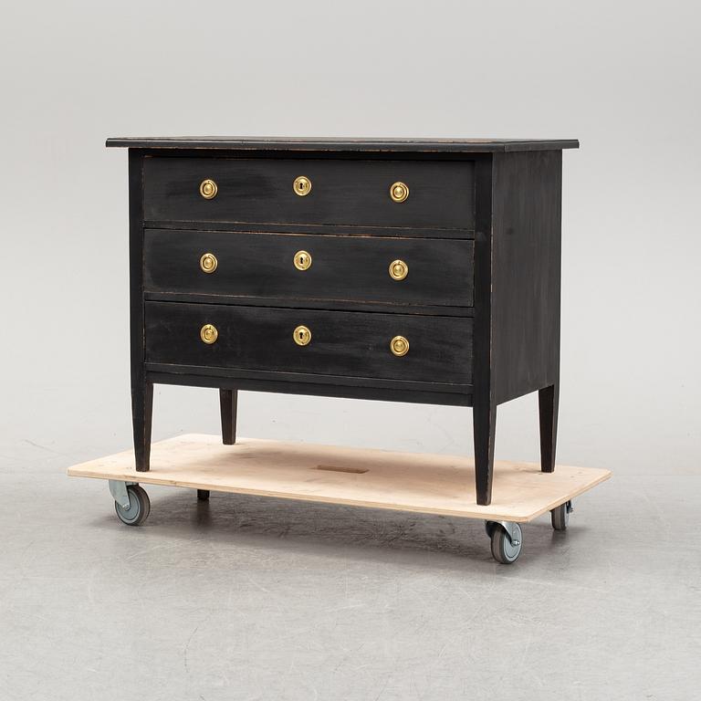 A painted chest of drawers, first half of the 20th Century.