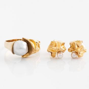 Lapponia a ring and a pair of earrings.