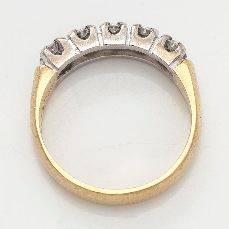Sormus, briljanttihiotut timantit, 14K kultaa, Suomi 2004.