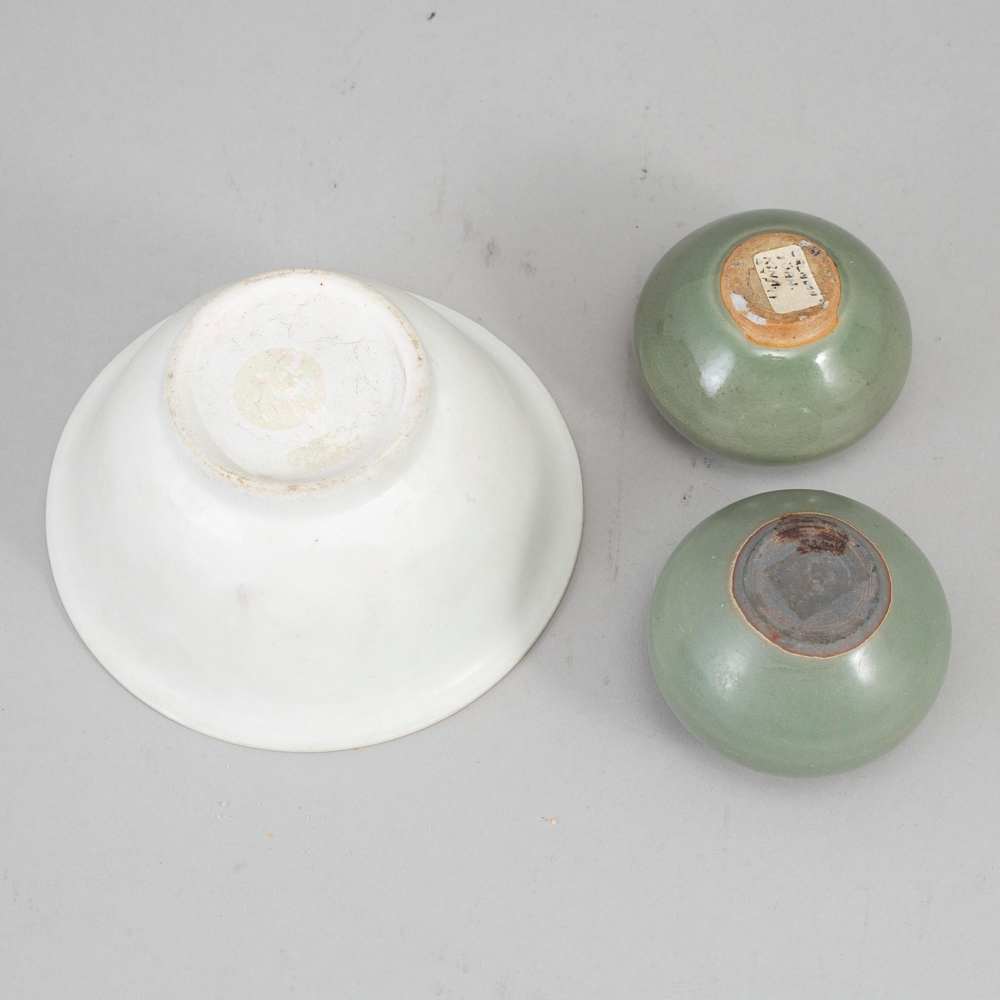 A white glazed bowl and two celadon glazed pots, Mingdynasty and older, shipwreck.