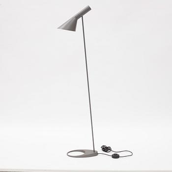 Arne Jacobsen, golvlampa, "AJ", Louis Poulsen, Danmark.