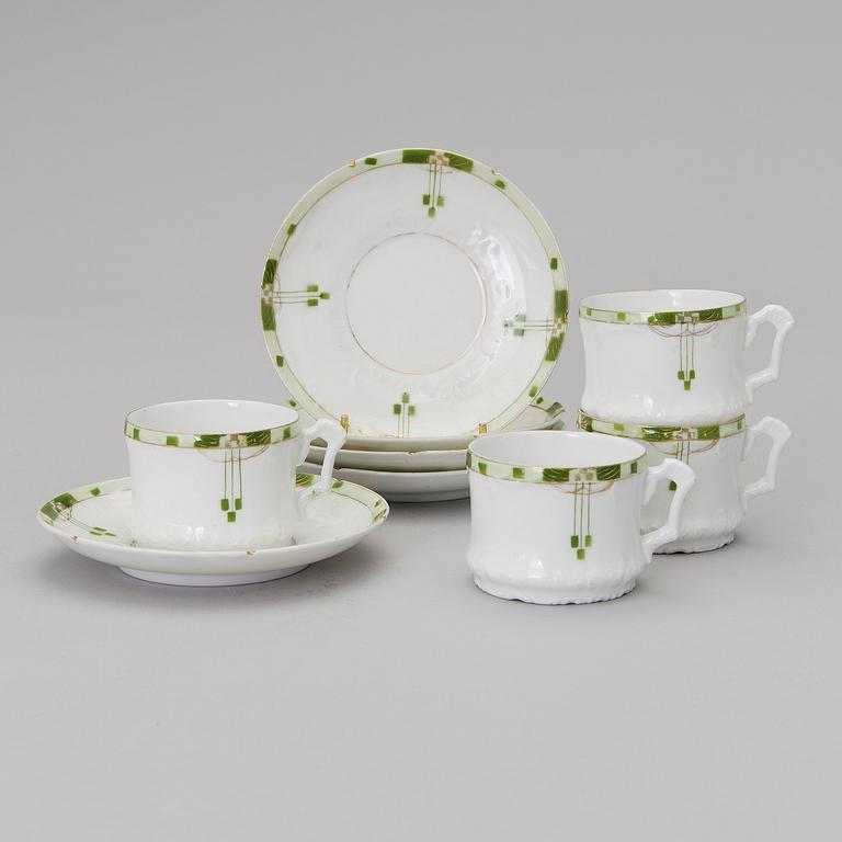 A set of four Kuznetsov porcelain coffee cups with saucers, export marked Fabrique Kousnetzoff, 1890-1913.
