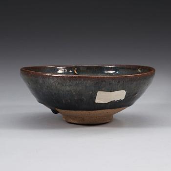 A large temmoku bowl, Song dynastin (960-1279).