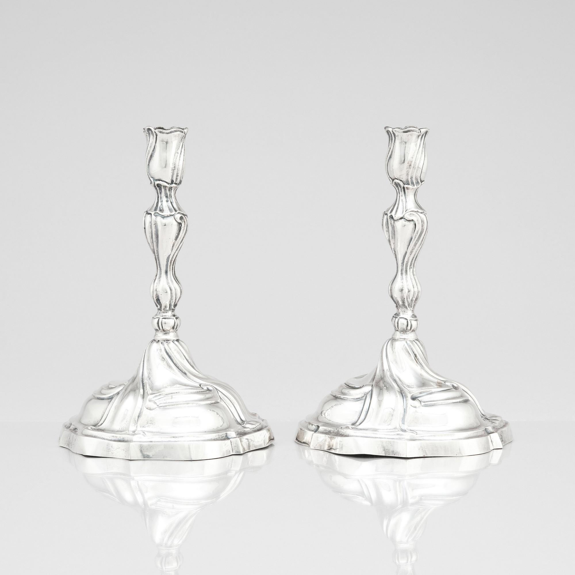 Johann Balthasar Heckenauer, ljusstakar, ett par, silver, Augsburg (1775-1777). Rokoko.