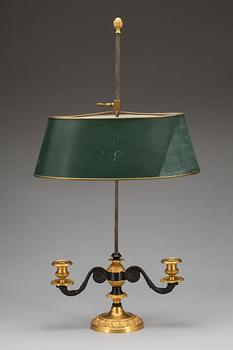 BORDSLAMPA, sk "Lampe à bouillotte ", empirestil. 1900-talets början.
