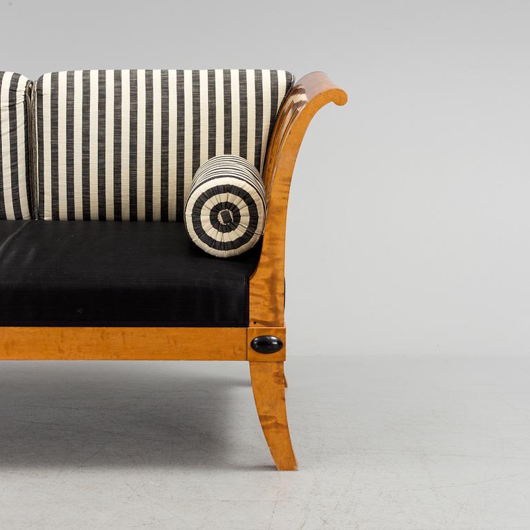 An early 20th century biedermeier-style chaise lounge.