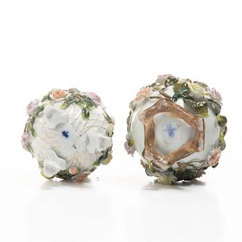 Table decorations, 2 pcs, porcelain, probably Sitzendorf, Germany, 1887–1900.