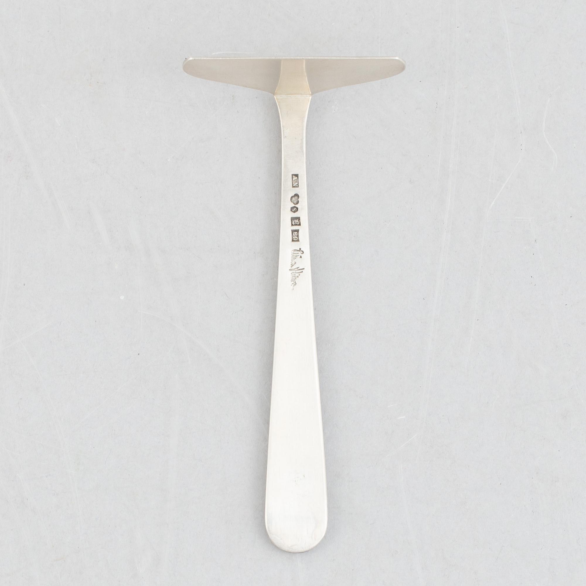 Wiwen Nilsson, a childrens silver food pusher, Anders Nilsson, Lund 1955.