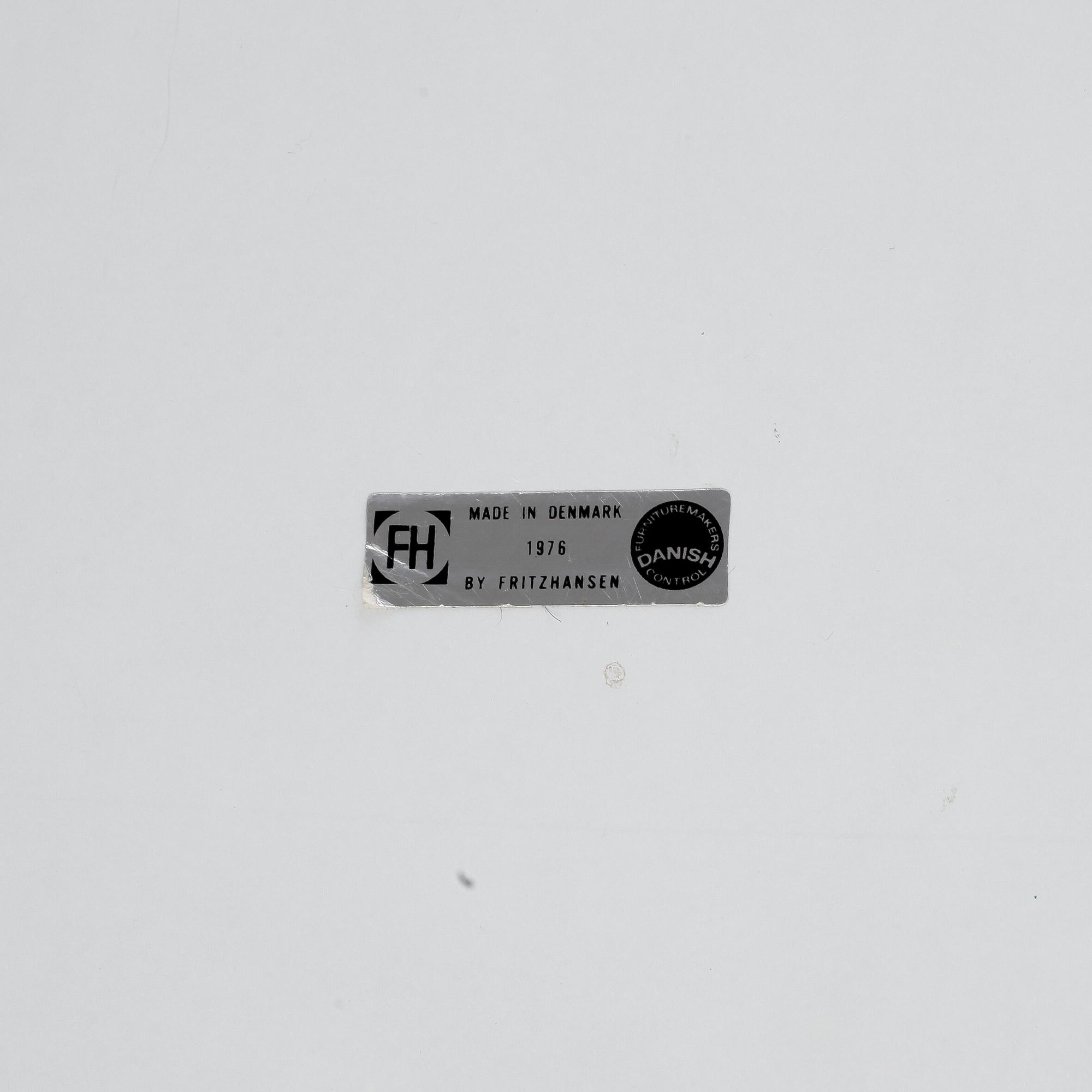BORD, "Superellips", Bruno Mathsson och Piet Hein, Bruno Mathsson International, etikettmärkt.