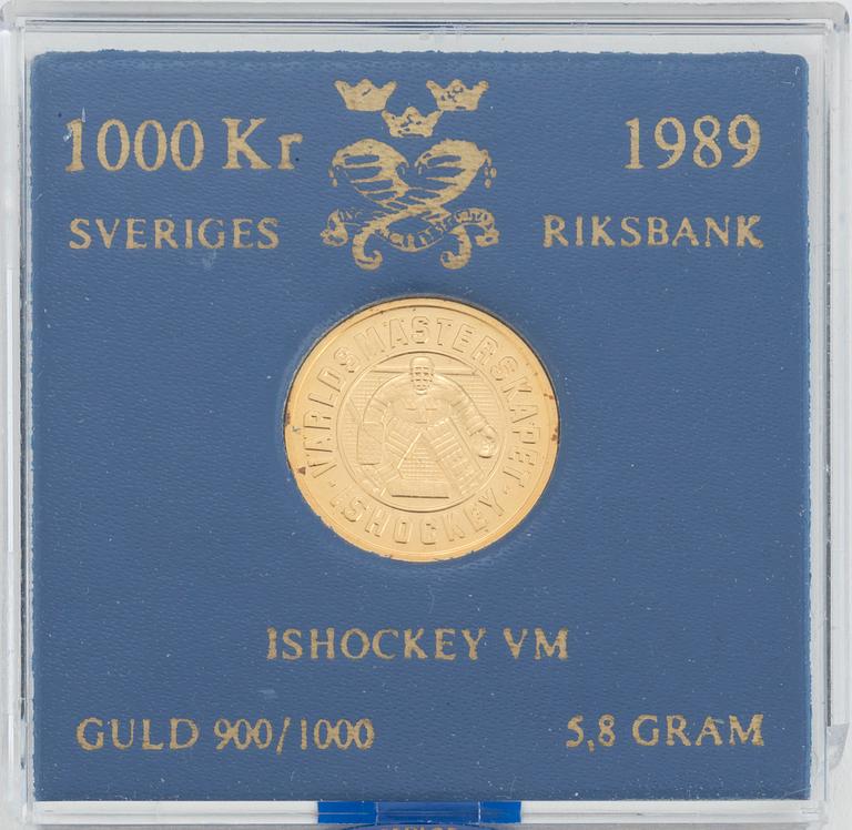 GULDMYNT, två stycken, 1000 kronor. Sverige, 1989 och 1990. Vikt 5,8 gram per styck.