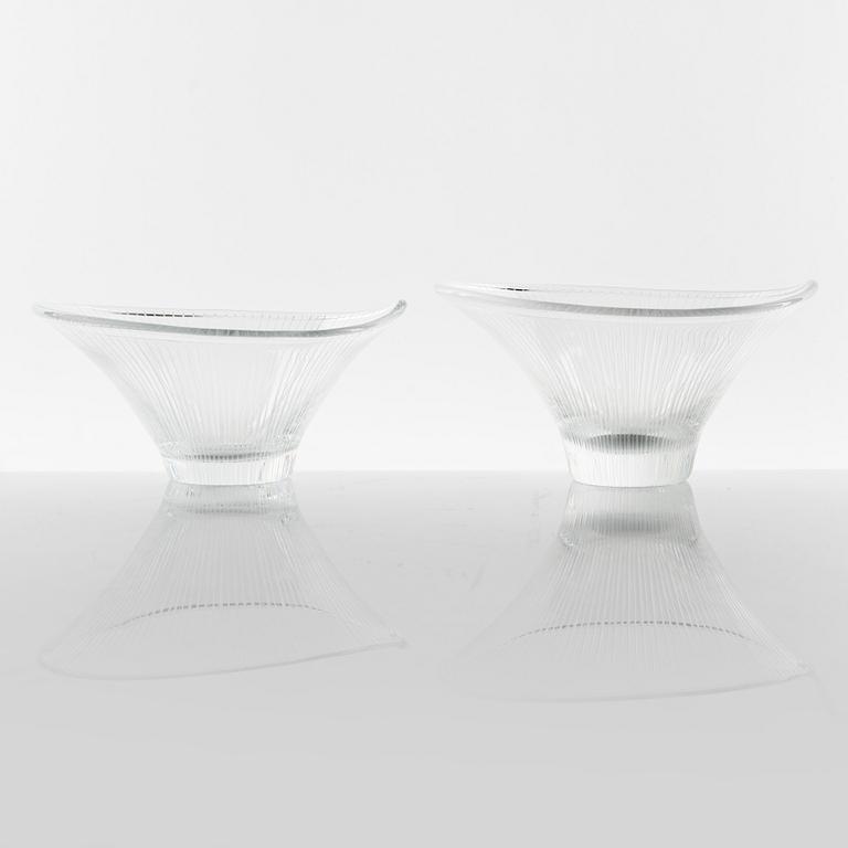 Tapio Wirkkala, vaser, ett par, "Kantarelli", Iittala, Finland.