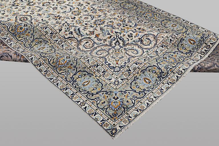 Matta, Kashan, ca 345 x 241 cm.