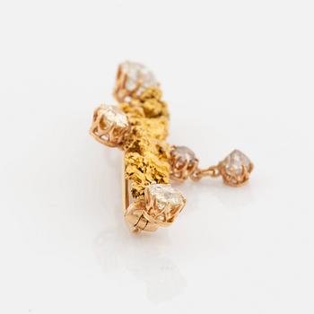 Brosch guld med gammalslipade diamanter och en rådiamant.
