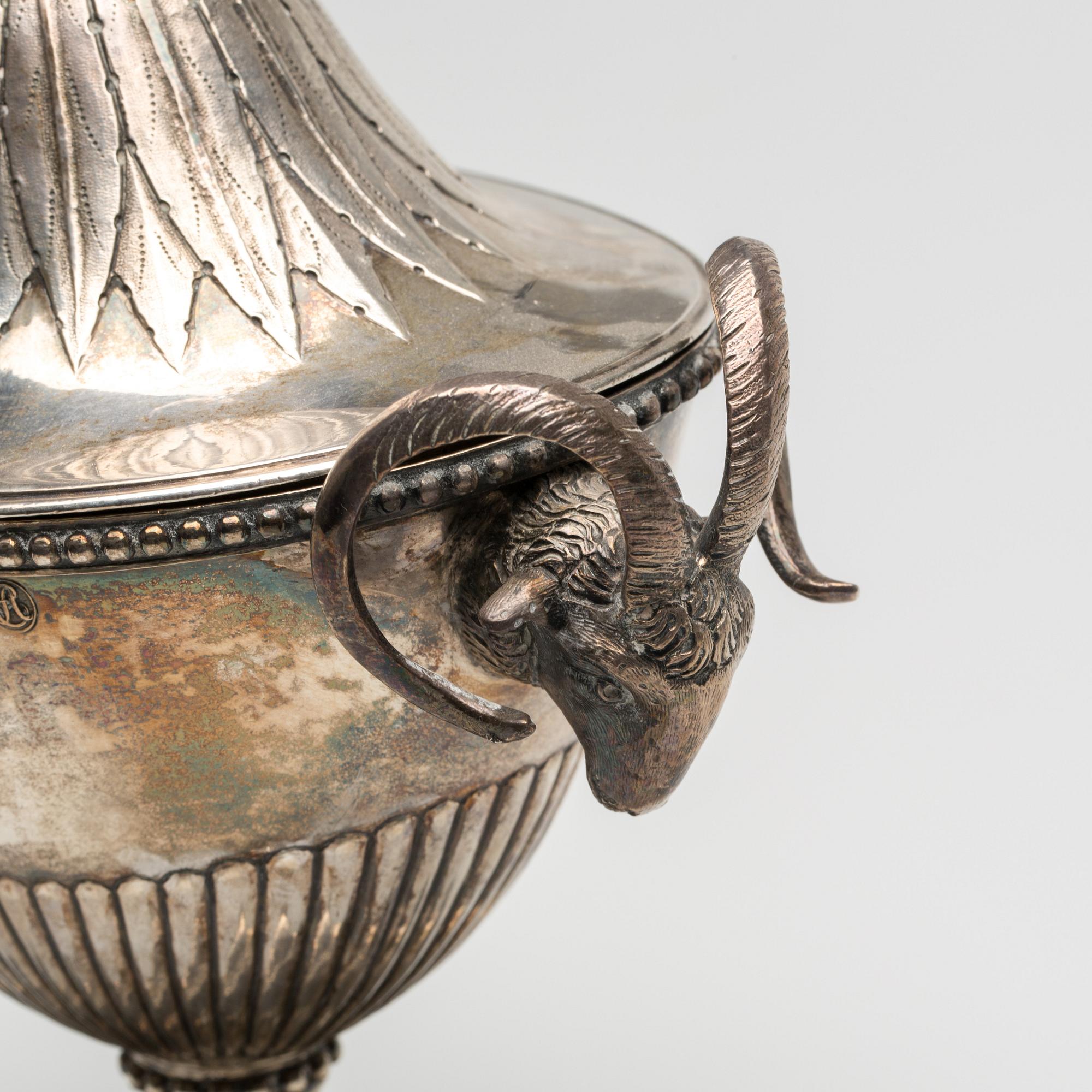 STRÖSOCKERSKÅL, silver, Johan Ekholm, Stockholm, 1795. Vikt ca 611 g.