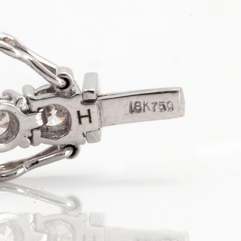 ARMBAND med 44 briljantslipade diamanter totalt ca 7.73 ct. Kvalitet ca G-H/VS-SI.