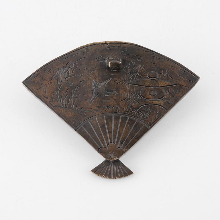 A fan shaped bronze vase, Japan, Meiji (1868-1912).