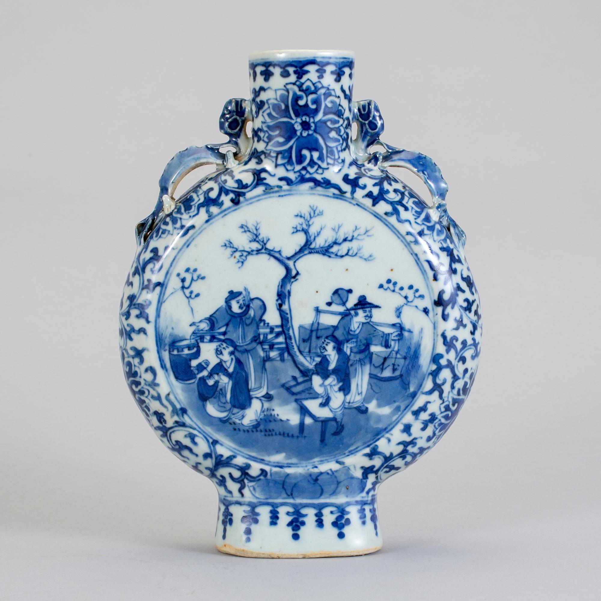 PILGRIMSFLASKA, porslin. Qianlong (1736-1795), Kina.