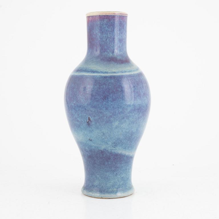 A flambé glazed vase, late Qing dynasty/20th century.