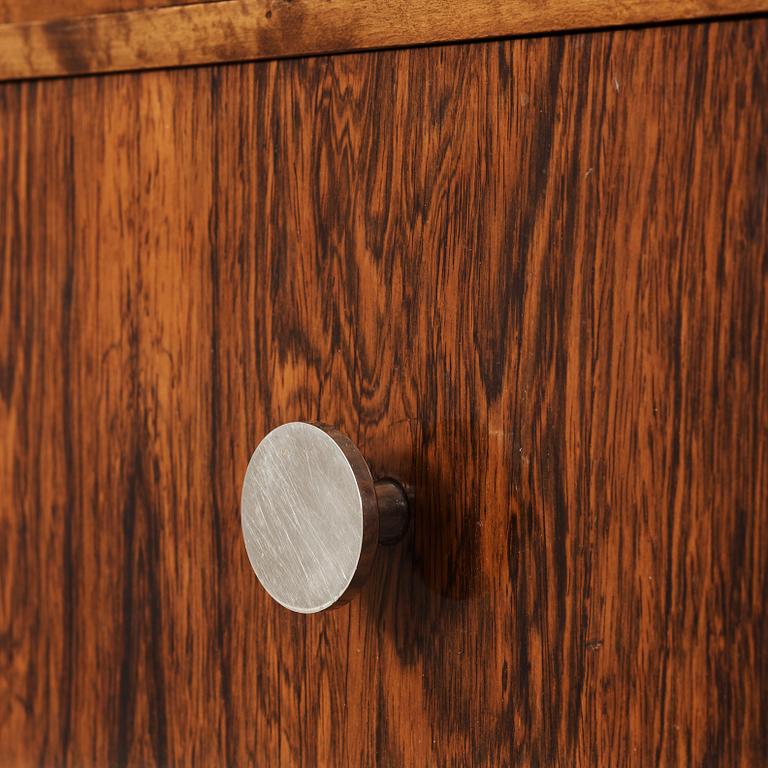 SVENSK FORMGIVARE, byrå och hurts, möjligen Ture Ryberg för J.E Blomqvist, Uppsala ca 1930.