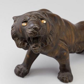 A Japanse bronze tiger, 20th Century.