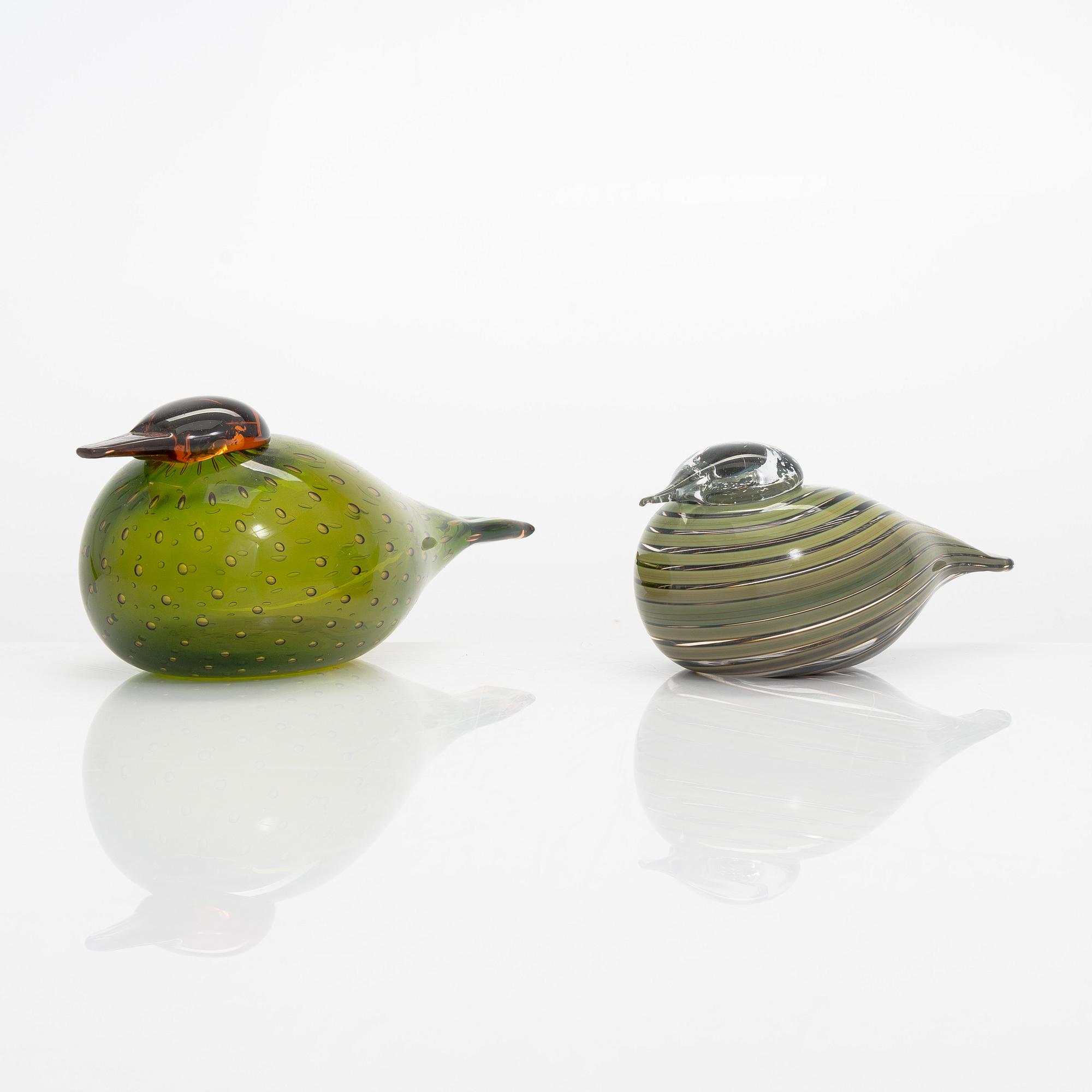 Two signed Oiva Toikka glass birds for Iittala Nuutajärvi.