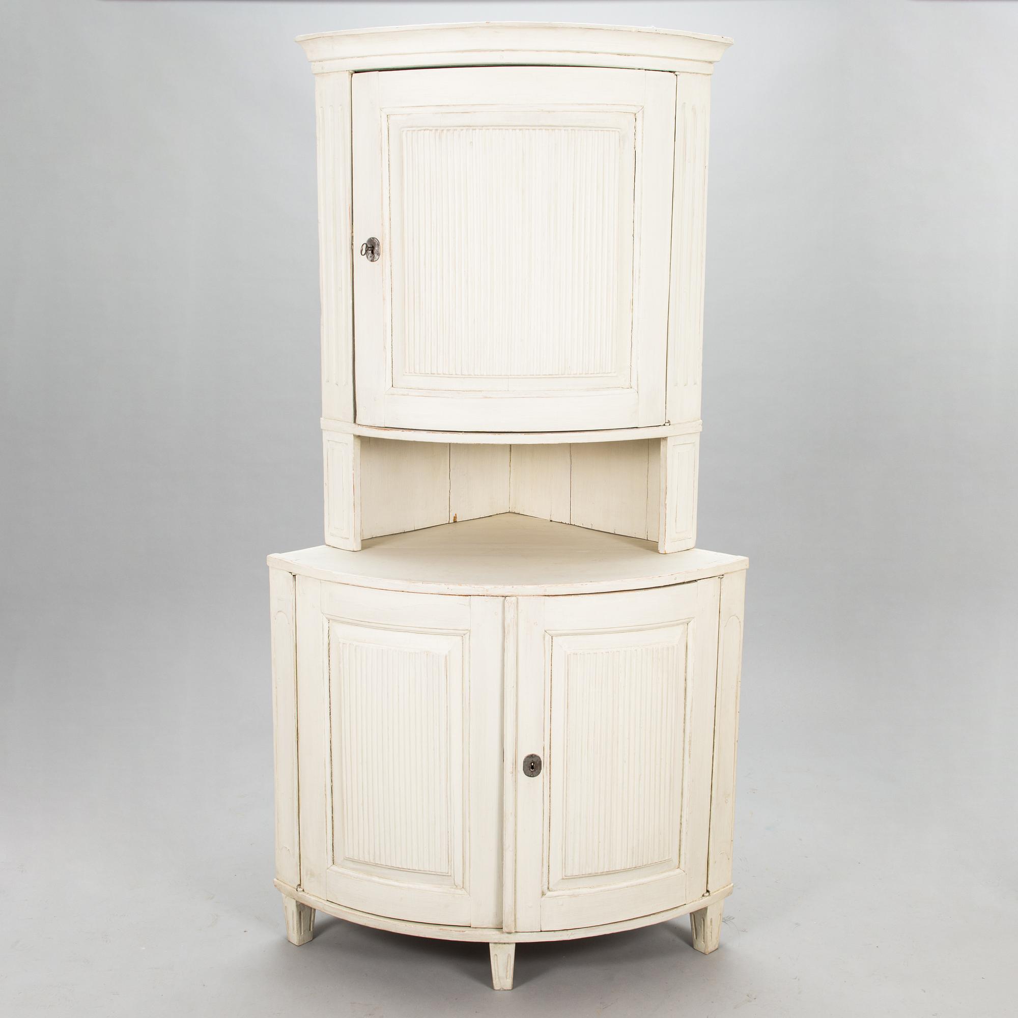 A Gustavian corner cabinet, late 18th century.