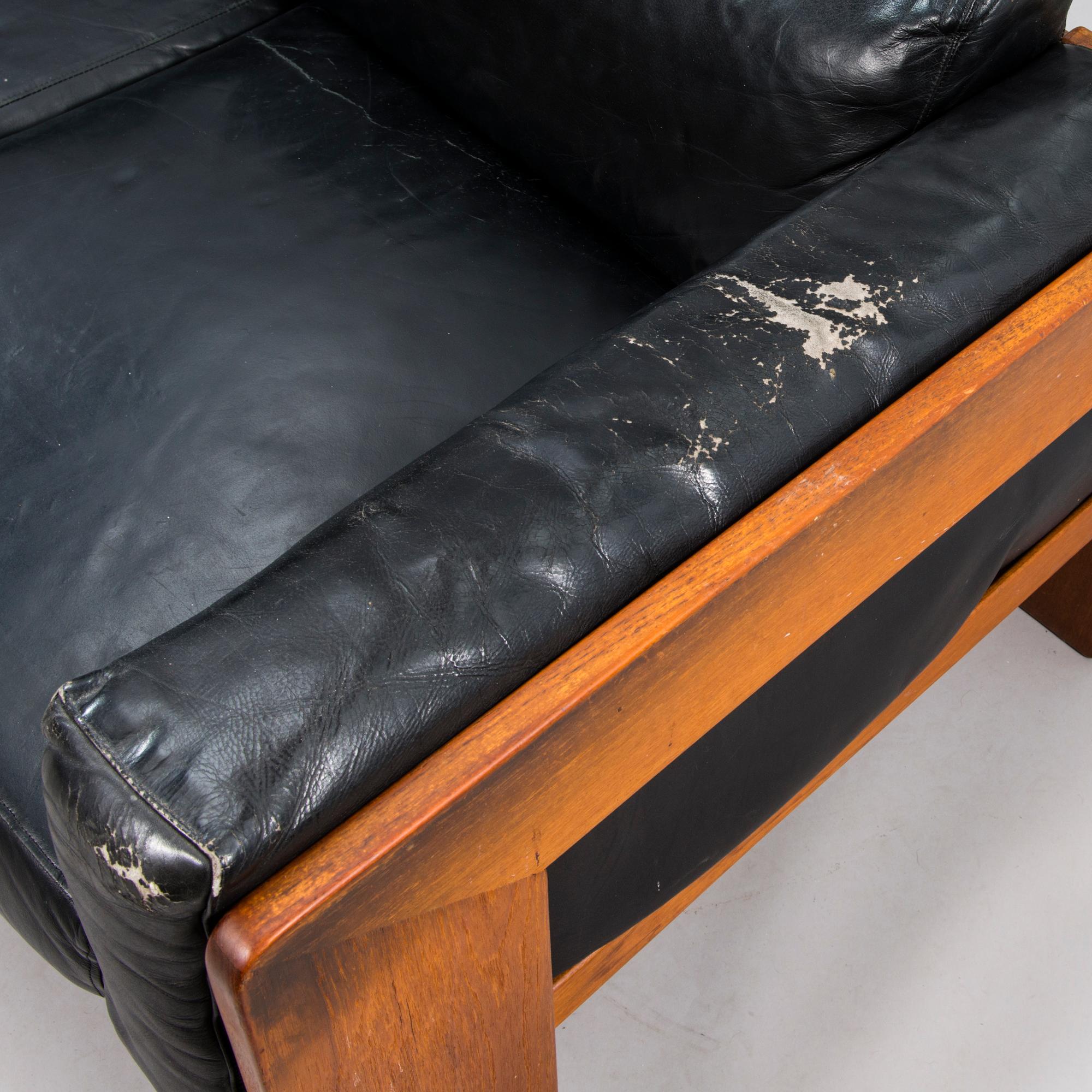 TOBIA SCARPA, a 'Bastiano' leather upholstered teak sofa from Haimi, Finland, the latter half of the 20th century.