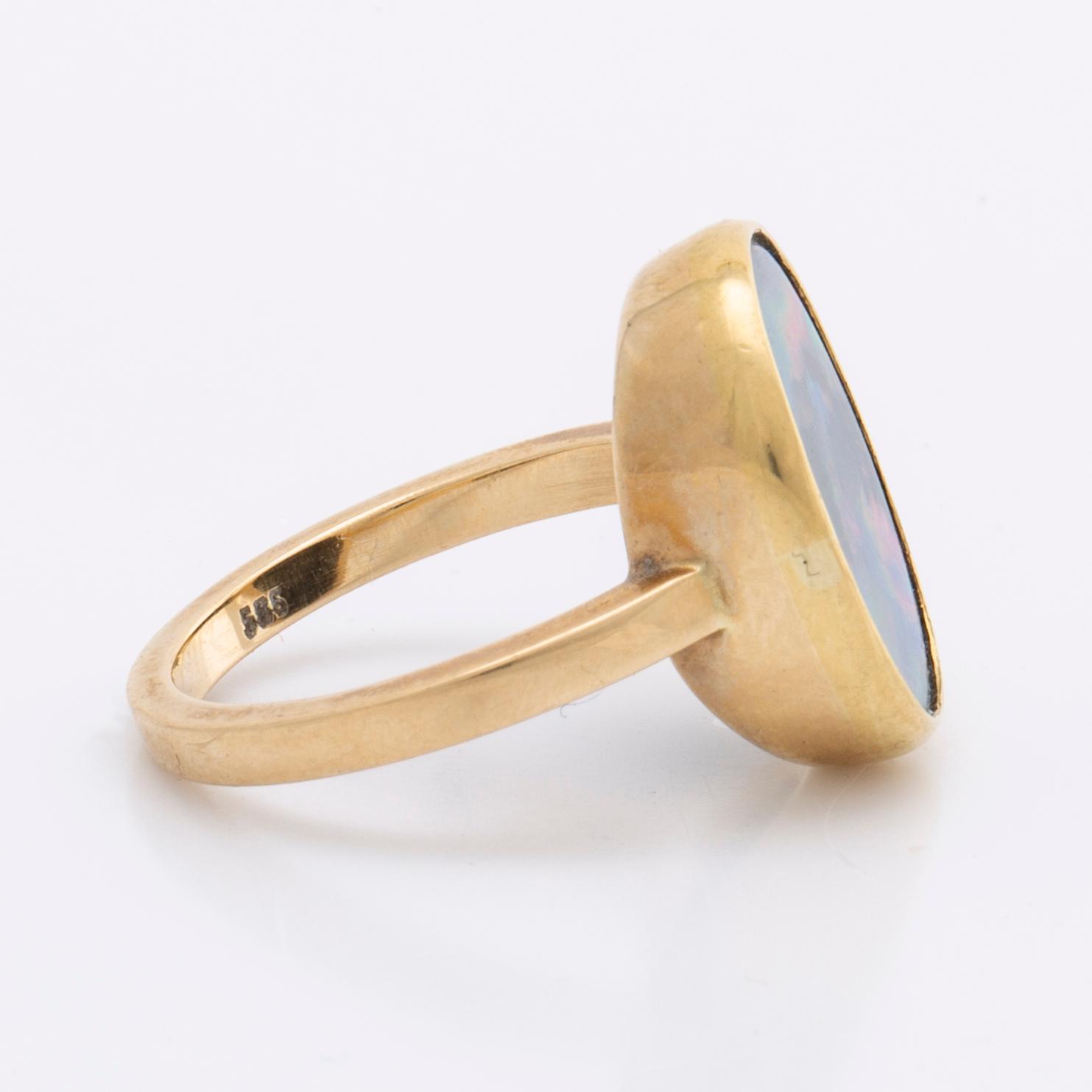 RING 14K gold 1 opal approx 15 x 12 mm.