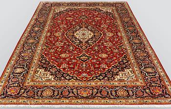 A carpet, Kashan, signed, ca 300 x 204 cm.