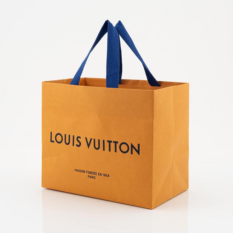 Louis Vuitton, a "Etui Lunette Nilocitus brillant emeraude" bag.