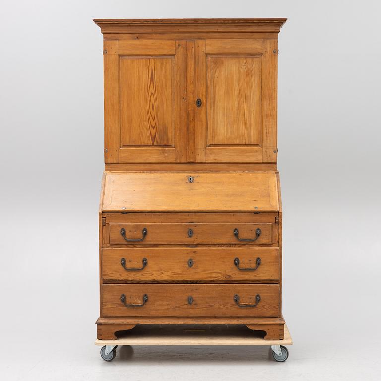 A writing cabinet, 18th/19th century.