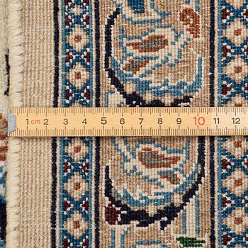 Rug, Nain, approx. 403 x 288 cm.