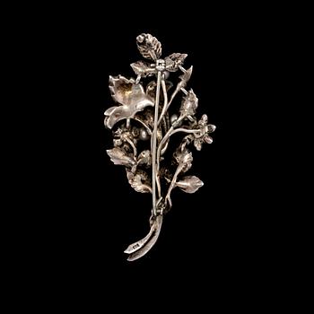 BROSCH, sterlingsilver med 4 odlade pärlor samt fasettslipade glasstenar, importstämplad. Vikt 21 g.
