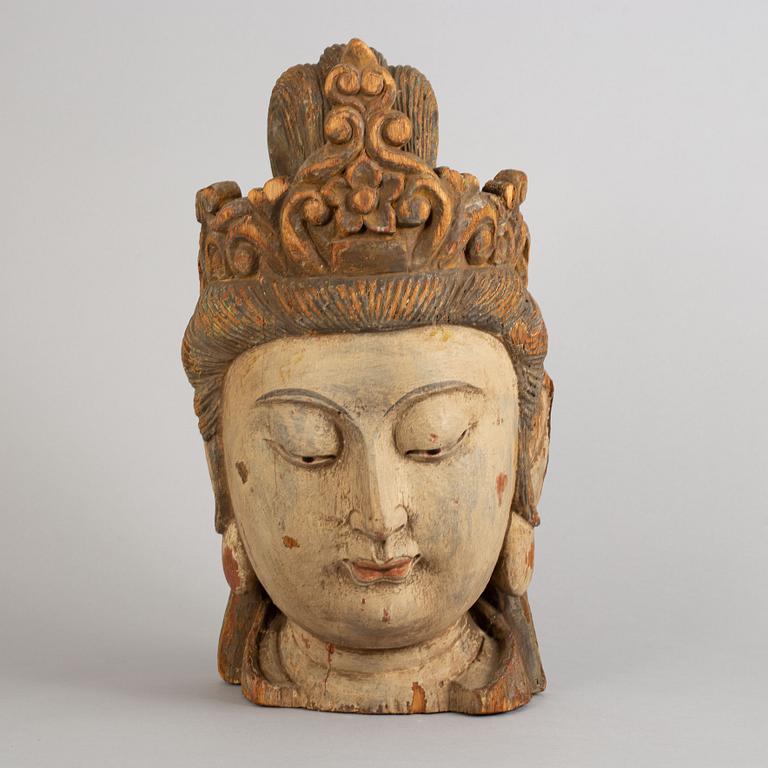 A Chinese mingstyle sculpture of a large wooden head of buddhisattva, 20th Century.