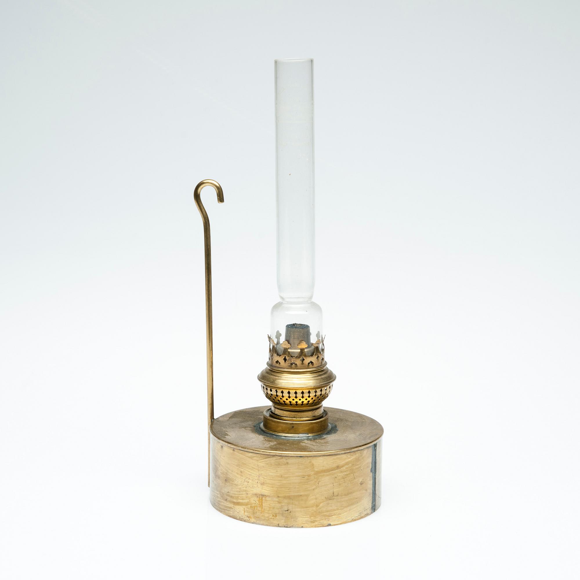 FOTOGENLAMPA / SKEPPSLYKTA, mässing och glas, marinstil, Tyskland 1900-talets första hälft.