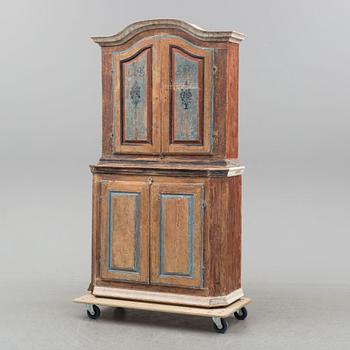 A CUPBOARD, late 18th / early 19th century.