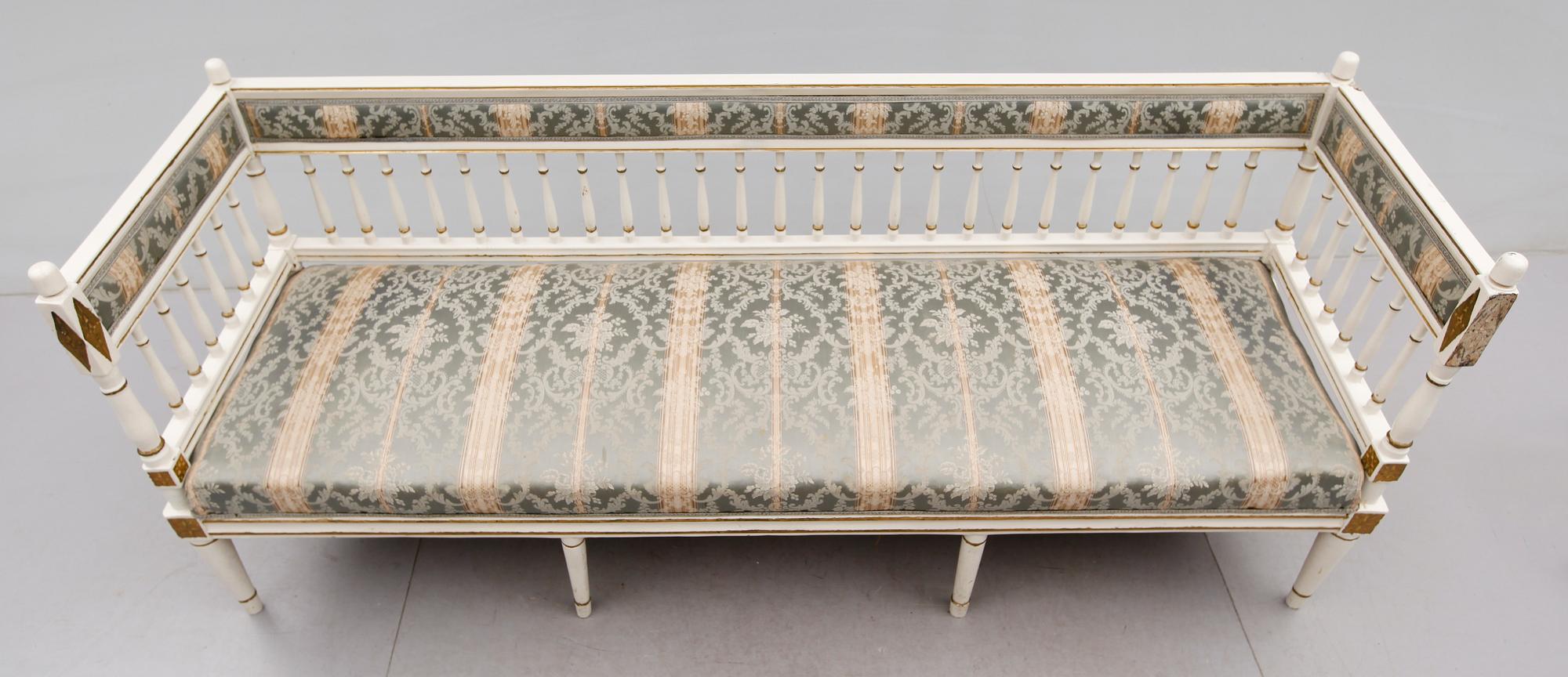 SOFFA, sengustaviansk, omkring år 1800.
