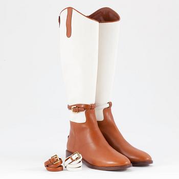 RALPH LAUREN, a pair of white canvas and leather boots. Size US 8.