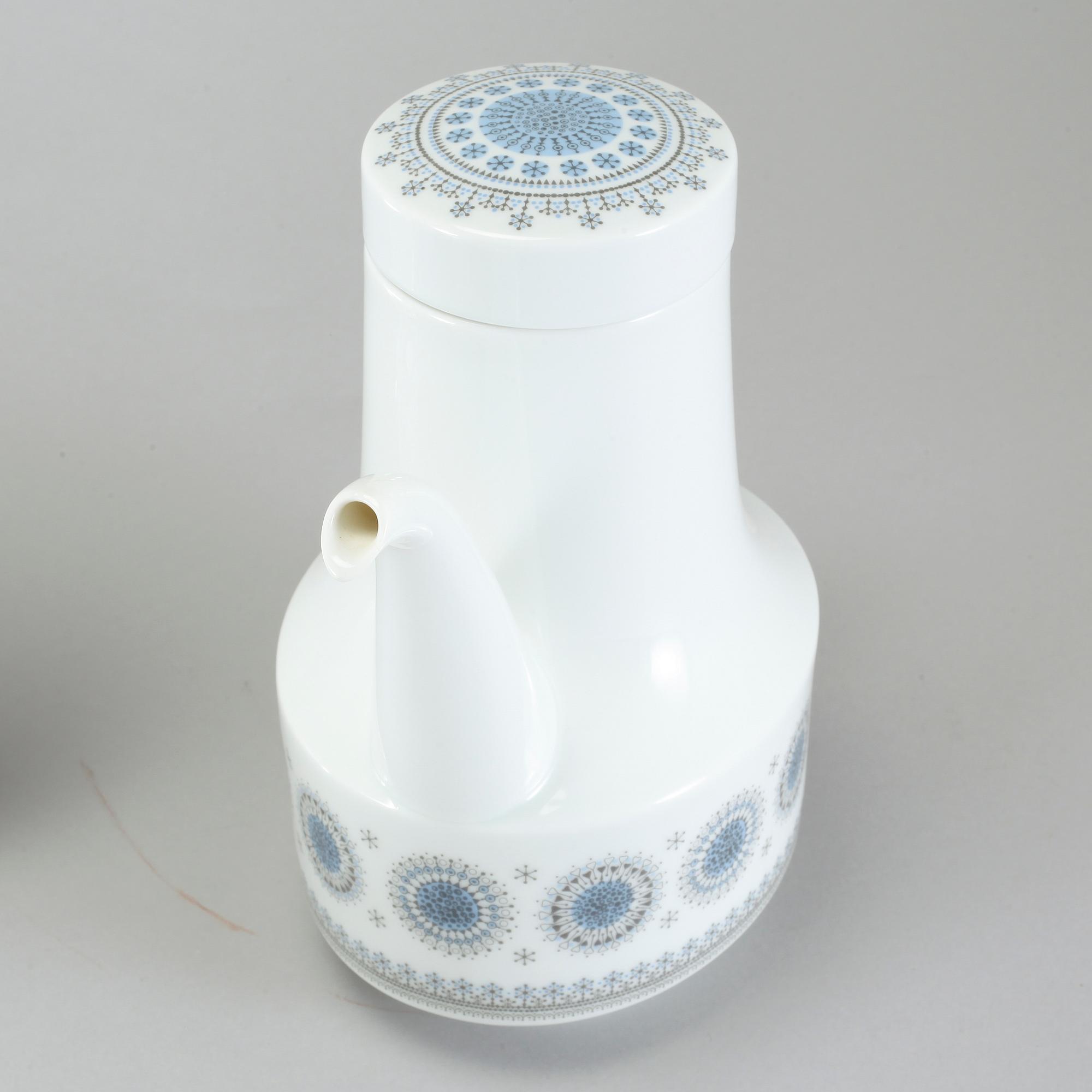 28 pieces of porcelain tableware by Tapio Wirkkala, model "Composition/Jääkukka" for Rosenthal, 20th century.
