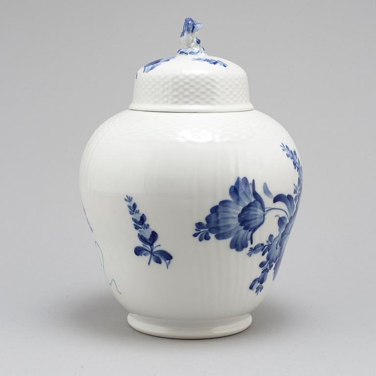 A Royal Copenhagen 'Blå blomst' jar with cover, 20th Century.