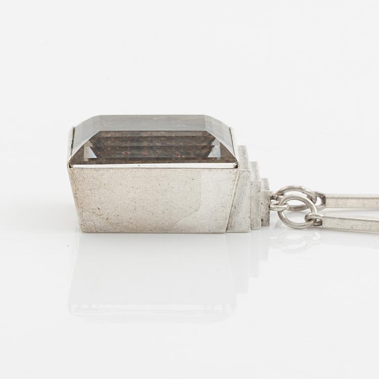 Wiwen Nilsson, a sterling silver necklace with a rock crystal pendant, Lund 1943.