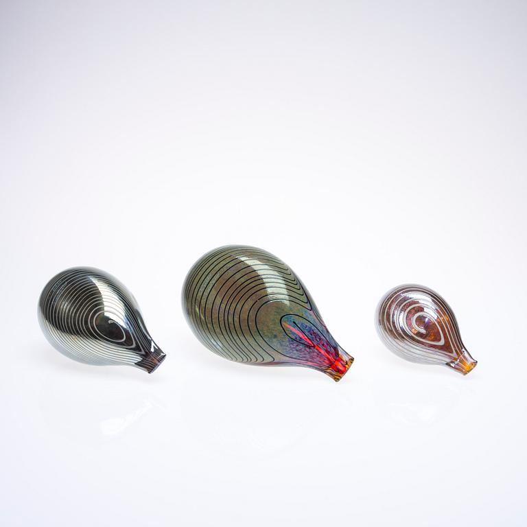 FIGURIINEJÄ, 3 kpl, lasia, signeerattu O.Toikka Nuutajärvi.