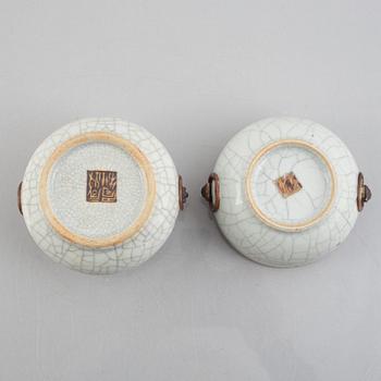 A Chinese ge glazed stoneware brush washer, a vase and two bowls, early 20th century.