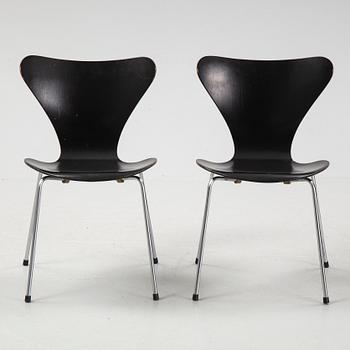Arne Jacobsen, a set of seven 'Sjuan' chairs, Fritz Hansen, Denmark, 1970's.